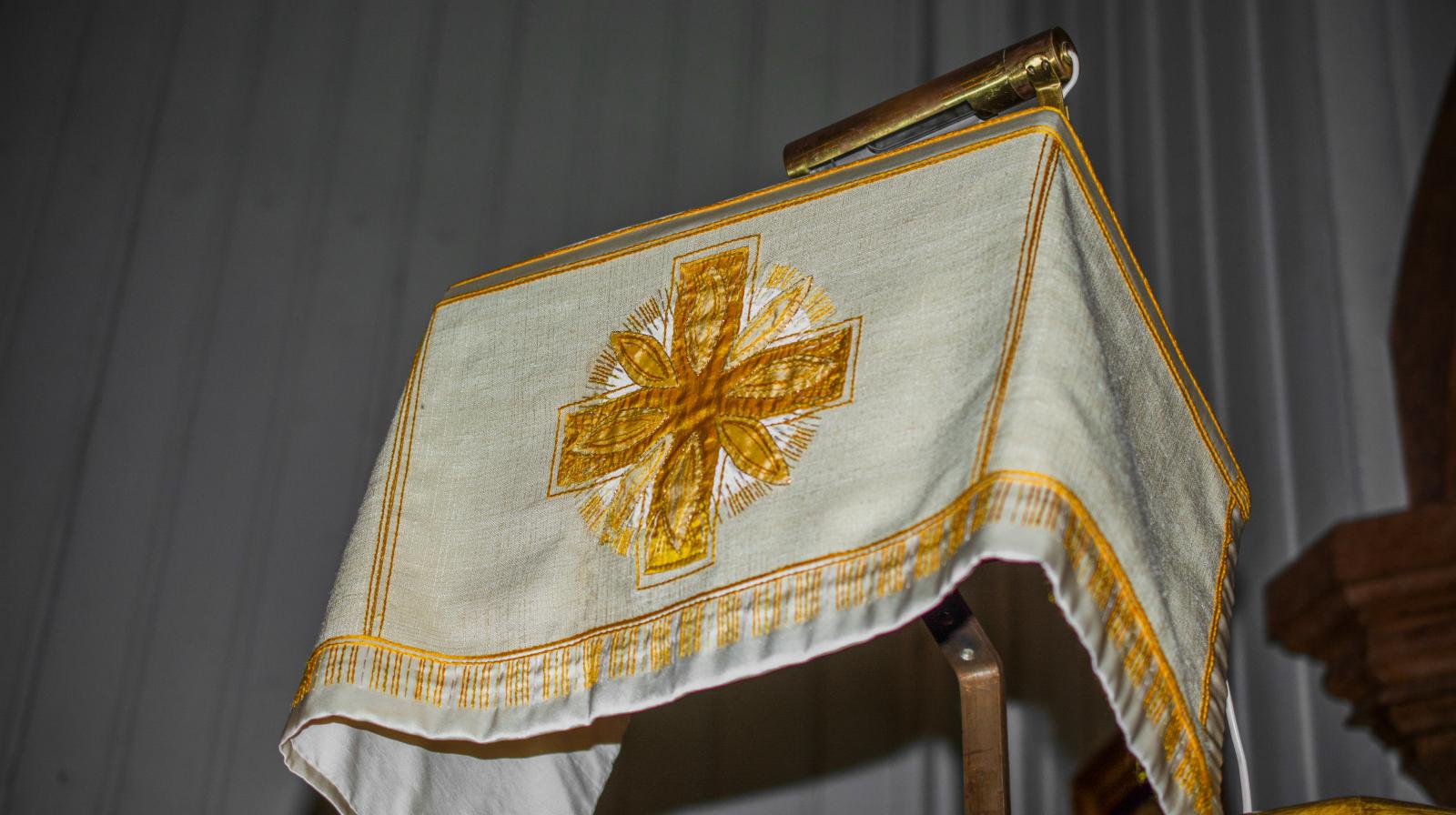 Vedlikehold av liturgiske tekstiler og klærklær